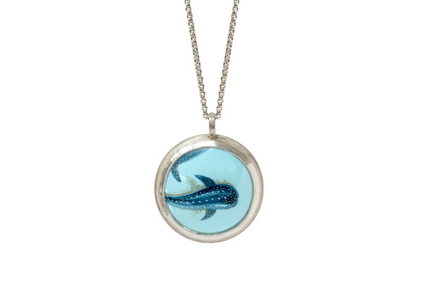 großer Kettenanhänger mit Silberkette - Walhaie auf türkisblauem Grund